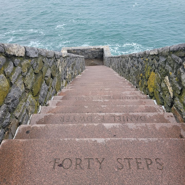 Forty steps - Cliff walk